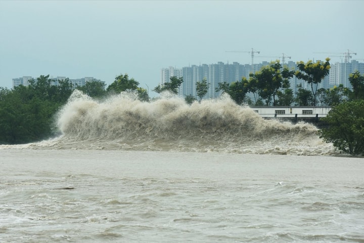 Áp thấp nhiệt đới đã mạnh lên thành bão, hướng vào Biển Đông