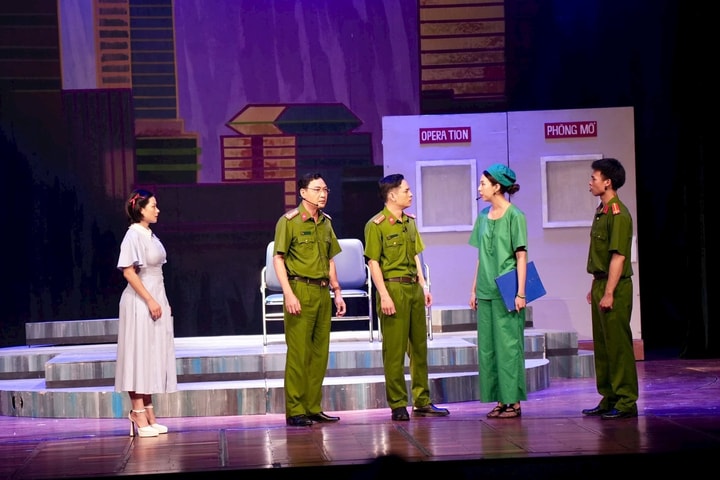 Vở kịch “Đối mặt”: Thấm đượm lòng dũng cảm, sự hy sinh, tình yêu và nghị lực người chiến sĩ Công an