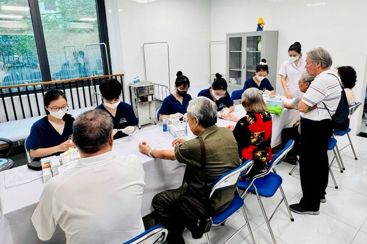 Phường Nghĩa Đô: Khám sức khỏe, tư vấn cho 722 người có công