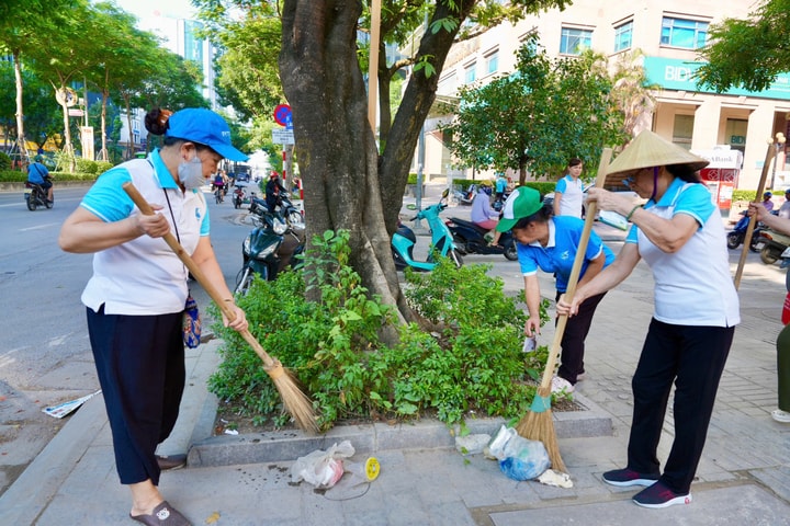 Phường Giảng Võ ra quân tổng vệ sinh môi trường, chỉnh trang đô thị