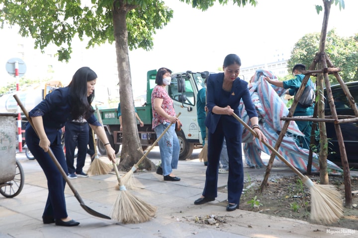 Phường Cầu Giấy ra quân tổng vệ sinh môi trường "Sáng - Xanh - Sạch - Đẹp"