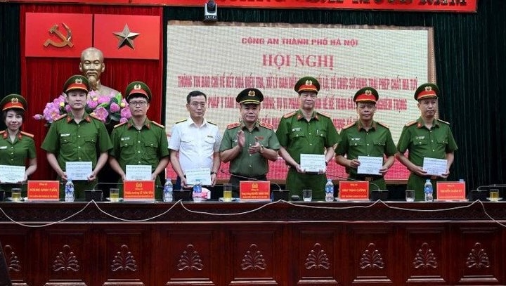 Chủ tịch TP. Hà Nội tặng Bằng khen các cá nhân có thành tích trong đấu tranh phòng, chống tội phạm