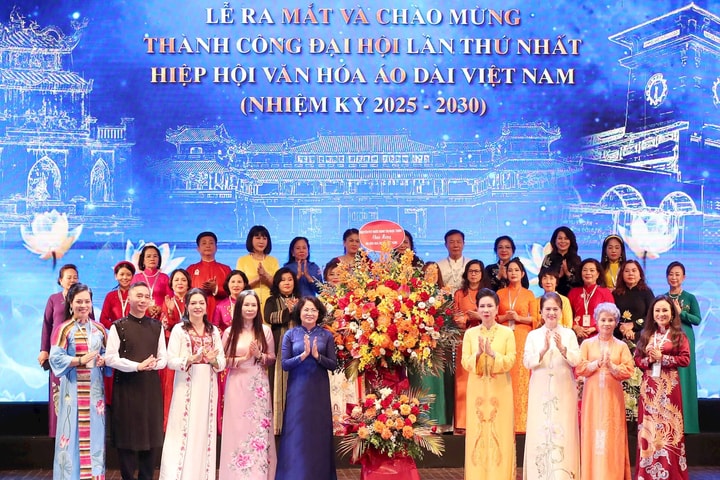 Tôn vinh, lan tỏa giá trị di sản áo dài trong nước và quốc tế