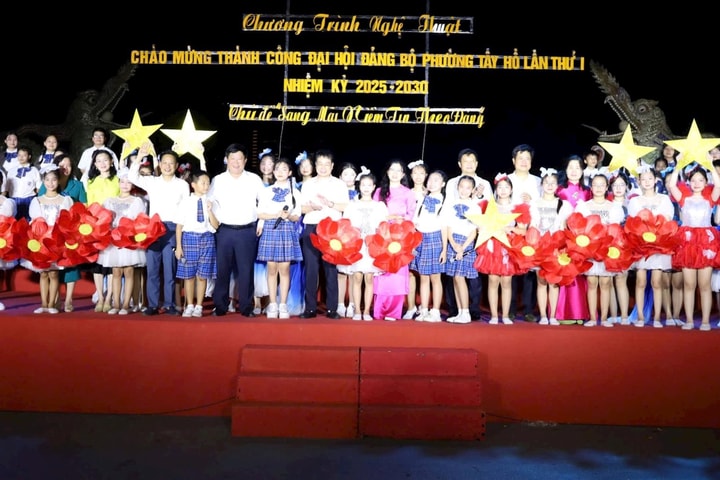 Đặc sắc chương trình nghệ thuật chào mừng thành công Đại hội Đảng bộ phường Tây Hồ lần thứ I