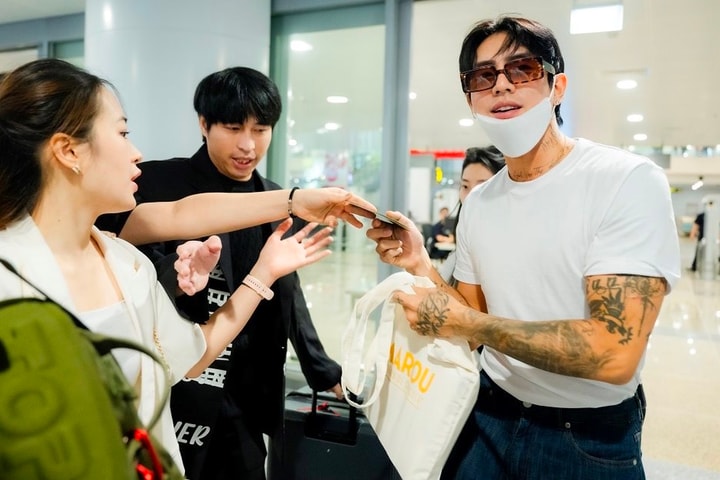 DPR IAN thả tim, tương tác nhiệt tình ngay khi đến Việt Nam, sẵn sàng cháy hết mình cho 8Wonder