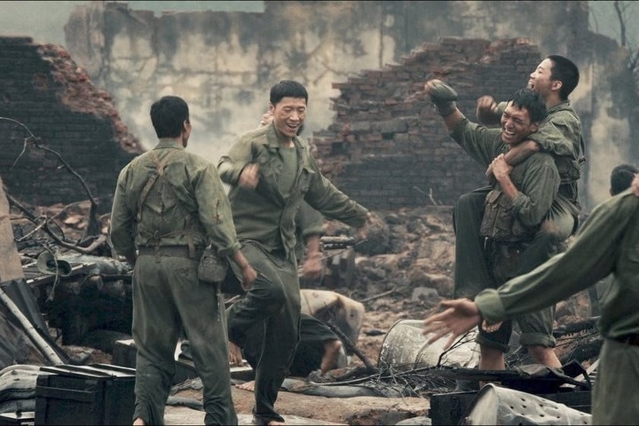 Vượt "Bộ tứ báo thủ", "Mưa đỏ" trở thành phim Việt có doanh thu cao nhất 2025