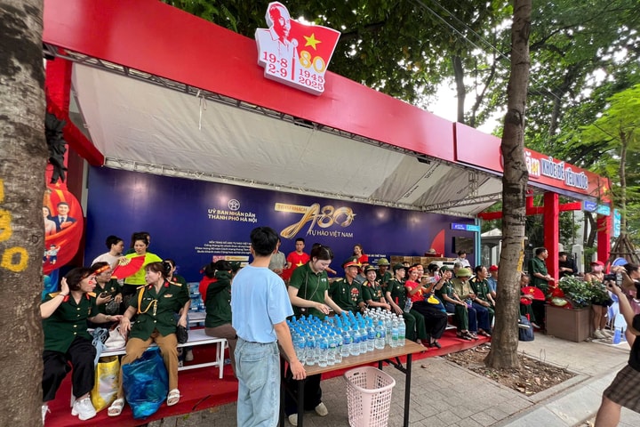 Trạm khách: A80 Tự hào Việt Nam - điểm dừng chân đặc biệt cho người dân đi xem diễu binh ngày 2/9