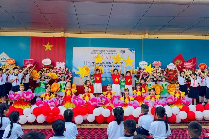 Phường Tùng Thiện: Các cấp học rộn ràng khai giảng năm học mới