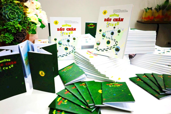 “Những dấu chân lịch sử”: Khi tình yêu Hà Nội được viết nên bởi những cây bút nhỏ tuổi