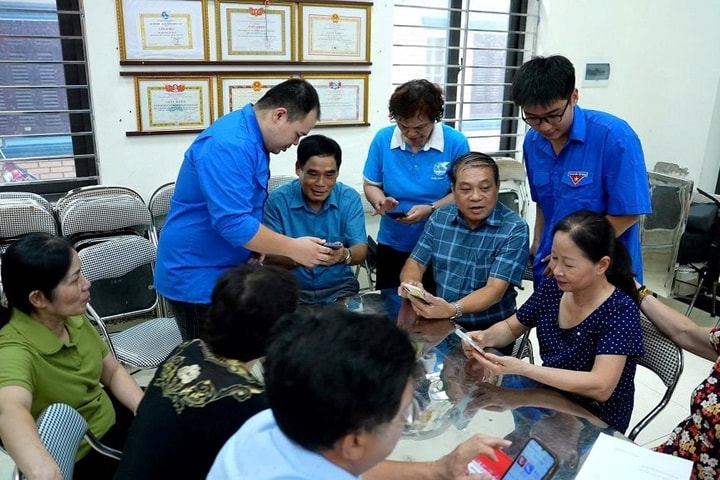 Đẩy mạnh các giải pháp công nghệ phục vụ người dân, doanh nghiệp gắn với dữ liệu dân cư, định danh, xác thực điện tử