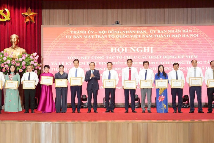 Phường Tây Hồ nhận Bằng khen của Thành phố trong công tác tổ chức A80