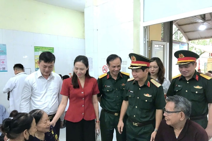 Xã Đa Phúc: Khám, tư vấn sức khỏe và cấp thuốc miễn phí cho người cao tuổi