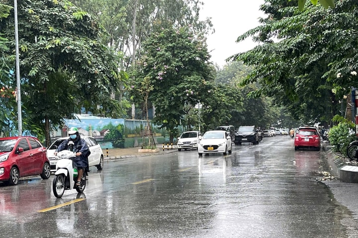 Chủ tịch UBND TP. Hà Nội yêu cầu khẩn trương triển khai công tác ứng phó bão số 9