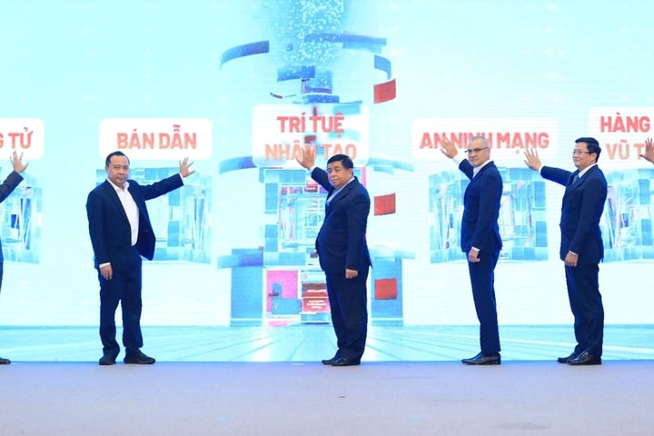 Thúc đẩy khoa học công nghệ, đổi mới sáng tạo, chuyển đổi số và phát triển tương lai