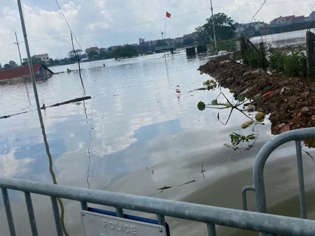 Hà Nội: Mưa lớn, mực nước các sông đang ở mức cao, nguy cơ sạt lở