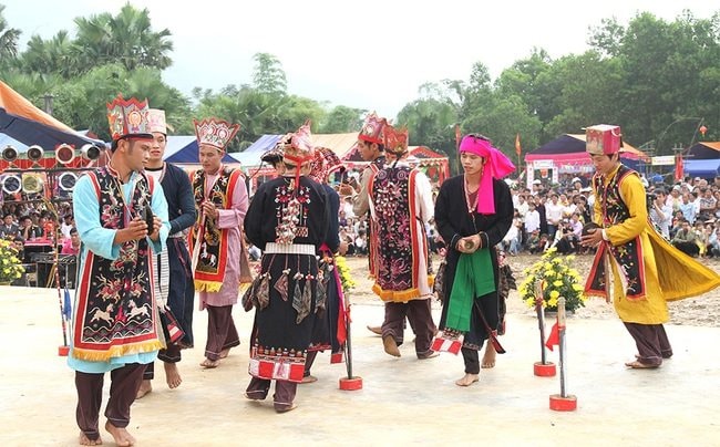 Tổ chức Triển lãm ảnh "Sắc màu các dân tộc Việt Nam"