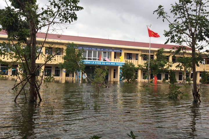Thủ tướng yêu cầu nhanh chóng khắc phục thiệt hại do bão số 11 gây ra đối với ngành Giáo dục