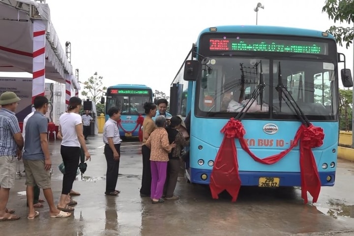Khai trương tuyến xe buýt 20ATC kết nối xã đảo Minh Châu với trung tâm Hà Nội