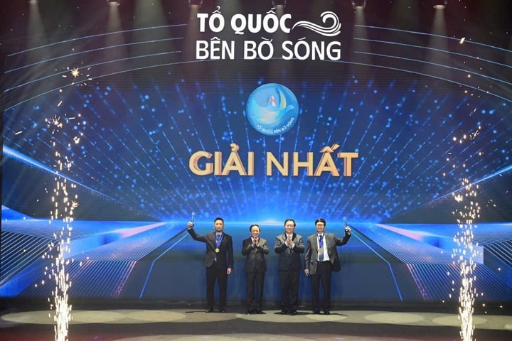 Trao giải Cuộc thi và Triển lãm ảnh nghệ thuật cấp Quốc gia Tổ quốc bên bờ sóng