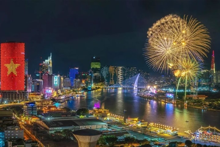 Triển lãm ảnh Thành phố Hồ Chí Minh vươn mình cùng đất nước qua góc nhìn điện ảnh