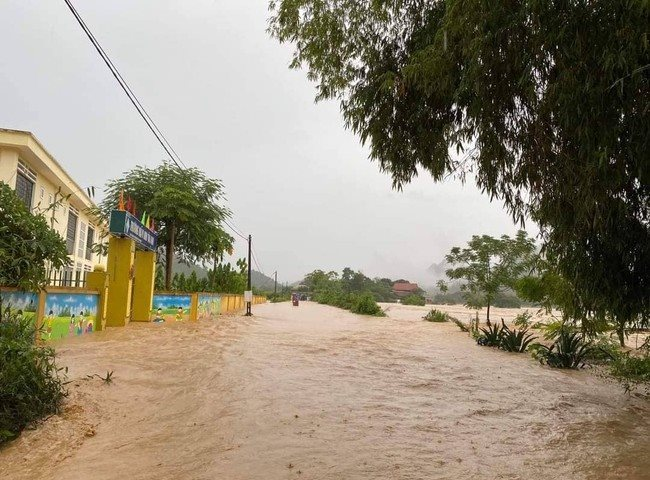 Hà Nội bổ sung 4 tỷ đồng cho phường Phú Thượng, xã Thư Lâm để thực hiện công tác phòng chống lụt bão