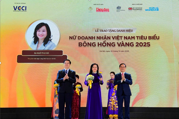 Tổng Giám đốc SHB Ngô Thu Hà được vinh danh “Nữ doanh nhân Việt Nam tiêu biểu - Bông hồng vàng” năm 2025