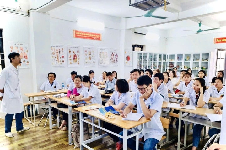 Viện Công nghệ và Sức khỏe phối hợp với Trường Trung cấp Y Dược Lê Hữu Trác mở lớp sơ cấp nghề Xoa bóp – Bấm huyệt