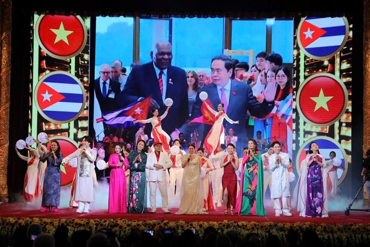 Chương trình nghệ thuật đặc biệt chào mừng 65 năm Ngày thiết lập quan hệ ngoại giao Việt Nam - Cuba