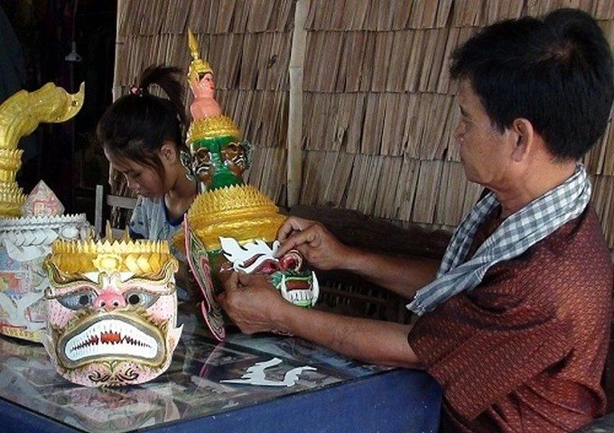 Công bố Di sản Quốc gia nghề làm mão, mặt nạ của đồng bào Khmer