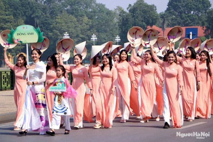Phụ nữ Thủ đô tổ chức đồng diễn dân vũ áo dài quy mô lớn tại Bảo tàng Hà Nội