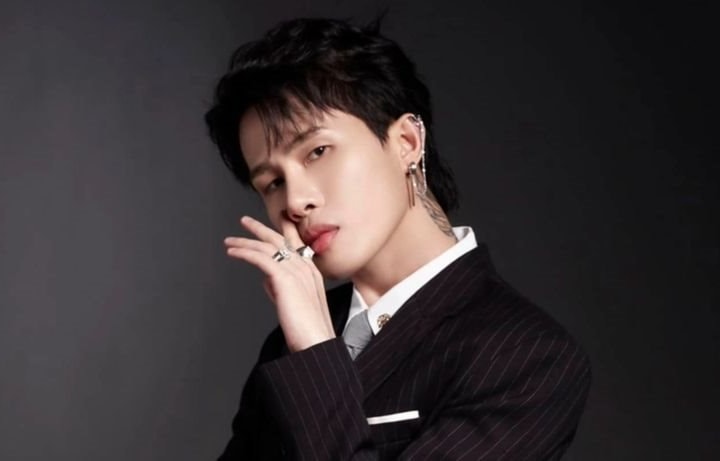 Ca sĩ Jack bị đình chỉ biểu diễn 9 tháng, phạt 55 triệu đồng