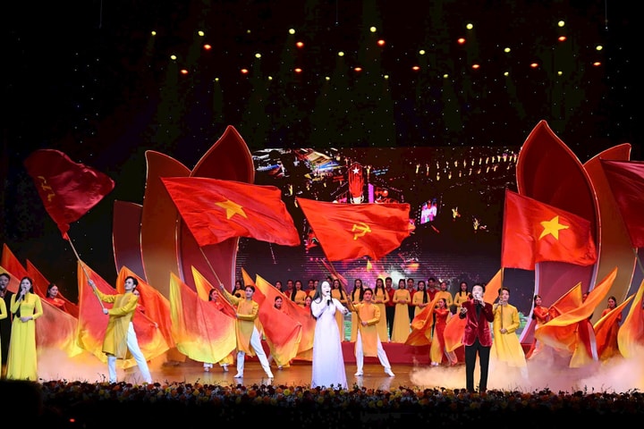 Bài 1: Văn hóa - “hệ điều tiết phát triển” ngang tầm với chính trị, kinh tế, xã hội