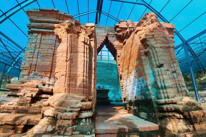 “Giải cứu” di tích Kiến trúc Nghệ thuật cấp Quốc gia tháp Chăm bị ngâm nước