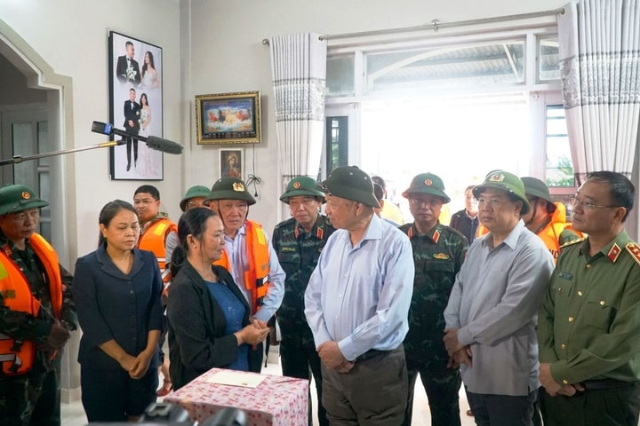 Tập trung khắc phục nhanh hậu quả bão, lũ tại khu vực Trung Bộ, không để người dân bị bỏ lại phía sau