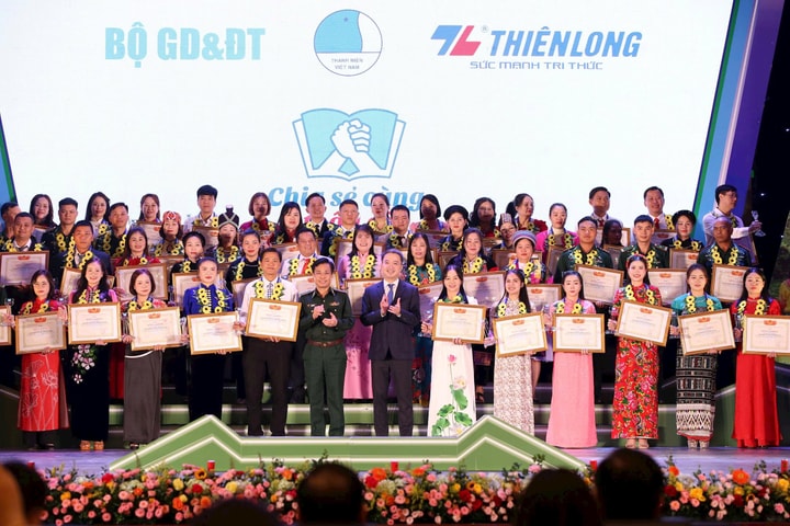 Tuyên dương 80 nhà giáo tận tâm với sự nghiệp giáo dục vùng cao, biên giới, hải đảo