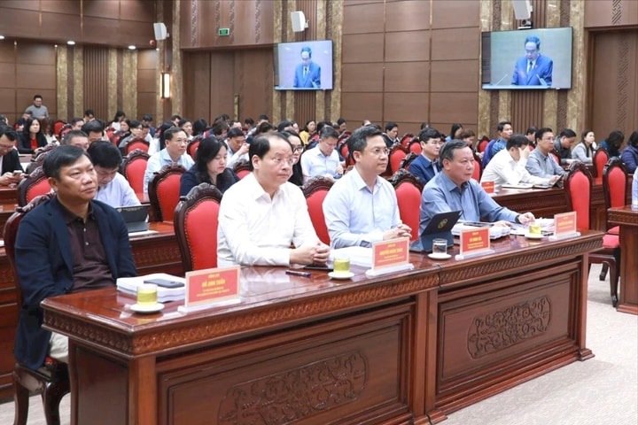 Thành ủy Hà Nội kết nối trực tuyến Hội nghị triển khai công tác bầu cử đại biểu Quốc hội khóa XVI và đại biểu HĐND các cấp nhiệm kỳ 2026-2031