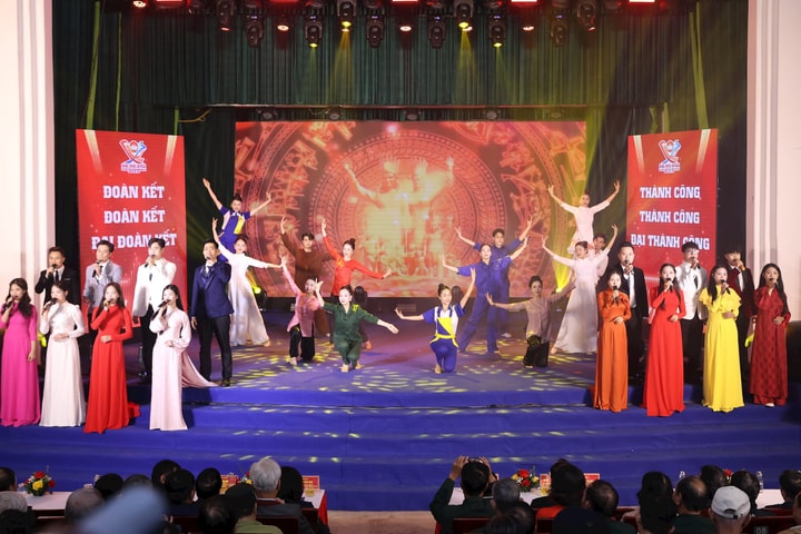 Chương trình nghệ thuật “Rạng rỡ niềm tin - Tỏa sáng đại đoàn kết”