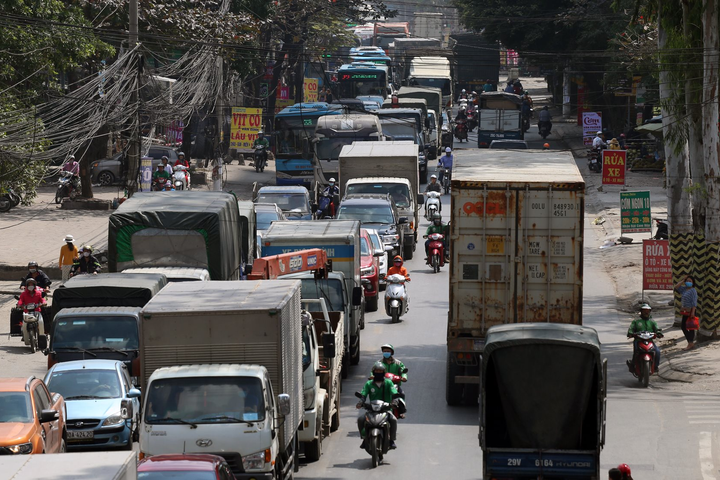 Hà Nội thí điểm cấm ôtô trên 10 tấn đi vào ba tuyến đường