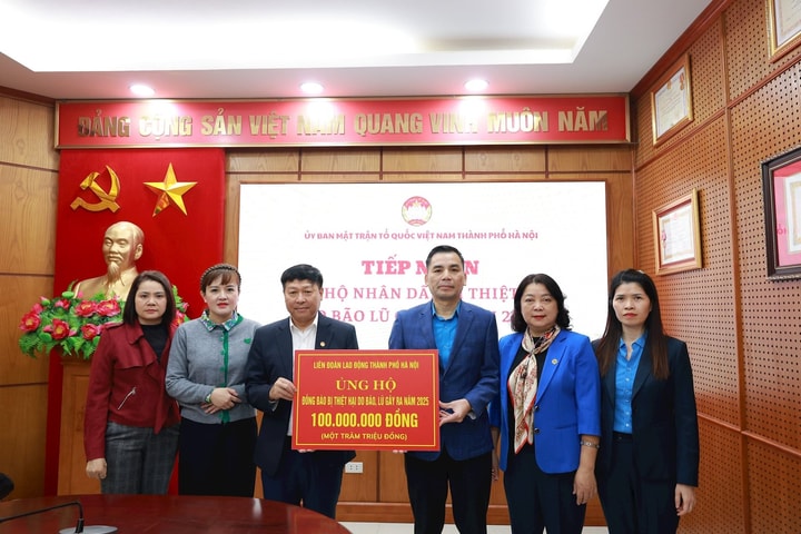 Liên đoàn Lao động Thành phố Hà Nội chung tay ủng hộ đồng bào khắc phục thiên tai, bão lũ