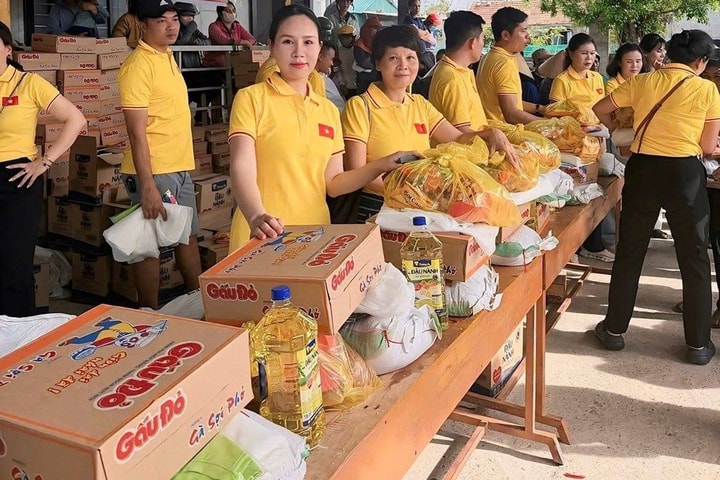 Phụ nữ Thủ đô chung tay hỗ trợ đồng bào miền Trung bị ảnh hưởng bởi mưa lũ