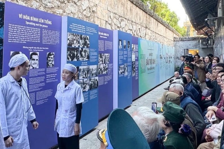 Trưng bày "Khát vọng hòa bình": Trở về những ngày Hà Nội đỏ lửa mùa đông 1972
