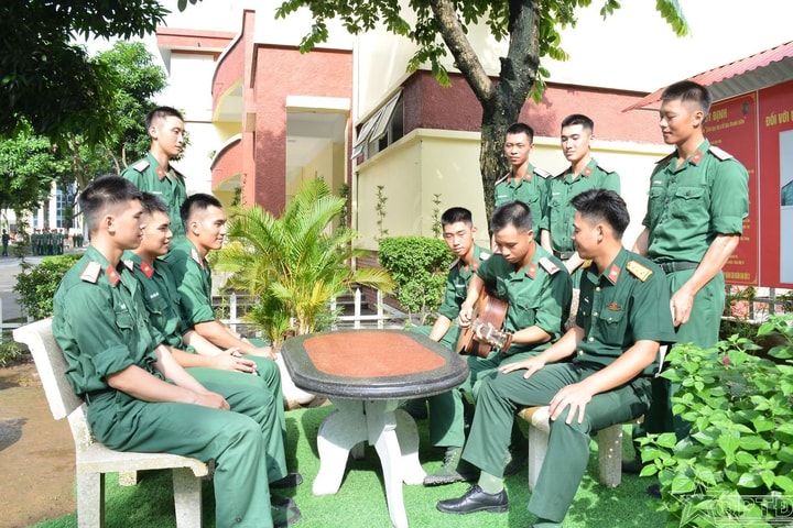 Nhiều hoạt động kỷ niệm 80 năm Ngày truyền thống Lực lượng vũ trang Thủ đô