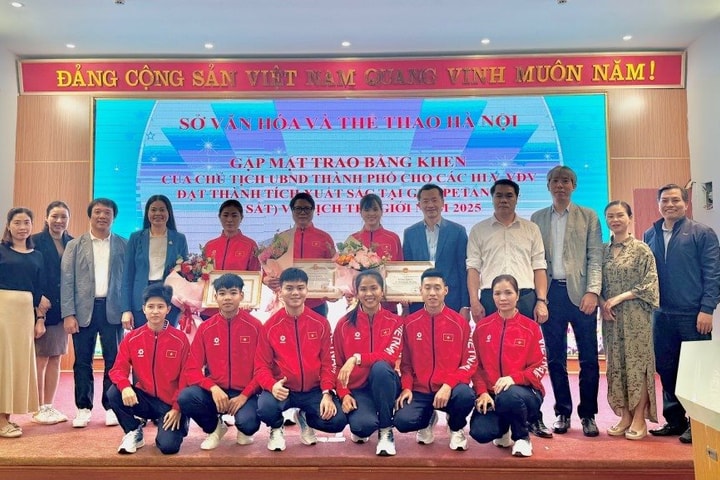Thành phố Hà Nội khen thưởng HLV, VĐV xuất sắc tại giải Bi sắt vô địch thế giới năm 2025