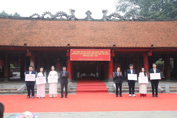 Hà Nội gặp mặt, động viên đội tuyển tham dự kỳ thi chọn học sinh giỏi quốc gia 2025