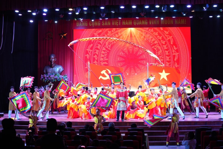 "Dấu son" hành trình âm nhạc khắc họa hào khí dân tộc