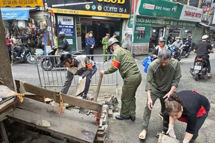 Phường Yên Hòa triển khai nhiều biện pháp giải quyết “điểm nghẽn” về trật tự đô thị