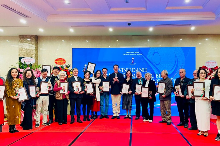 Vinh danh 50 tác phẩm muá tiêu biểu sau ngày đất nước thống nhất