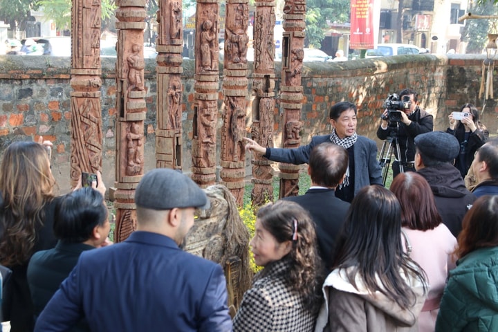 Trưng bày "Ngựa về phố" tại Văn Miếu - Quốc Tử Giám