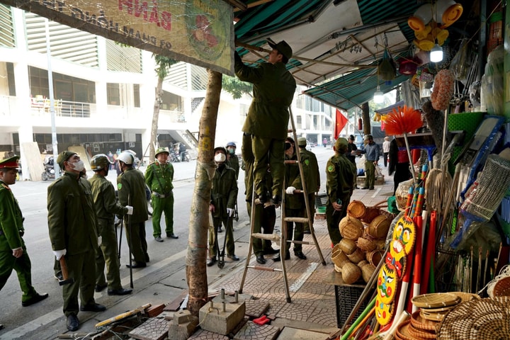 Phường Sơn Tây tiếp tục ra quân giải quyết điểm nghẽn, trật tự đô thị