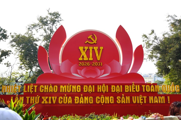 Hà Nội rực rỡ cờ hoa chào mừng Đại hội XIV của Đảng